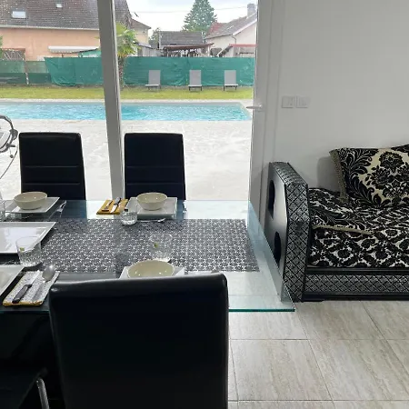 Vila Maison Avec Piscine